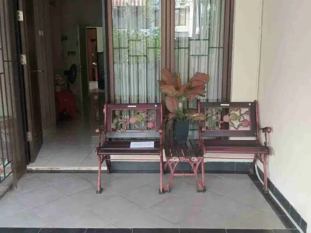 Dijual Cepat Rumah 2 Lantai di Aralia Harapan Indah
