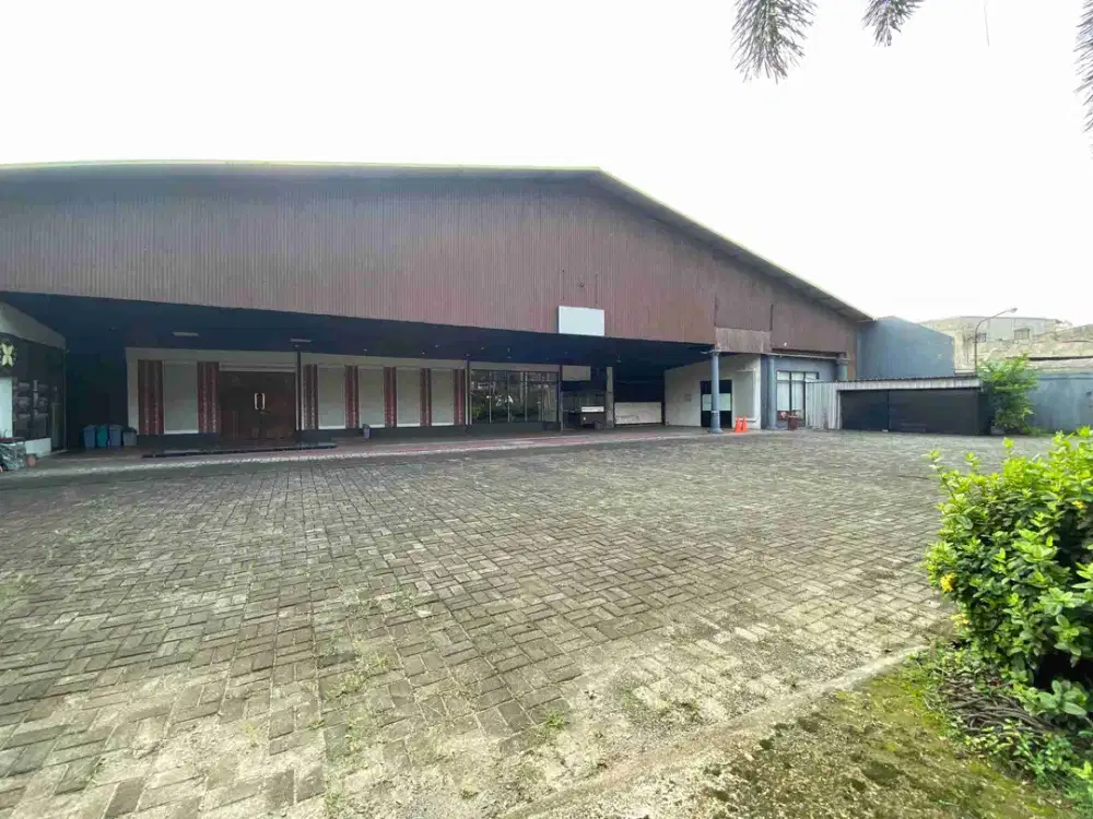 DIJUAL GEDUNG SERBAGUNA DI PUSAT KOTA KARAWACI KOTA TANGERANG