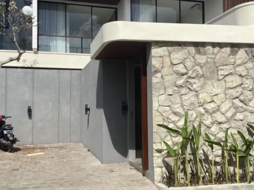 Villa 3 Bedrooms 200 sqm Freehold in Tumbak Bayuh Canggu