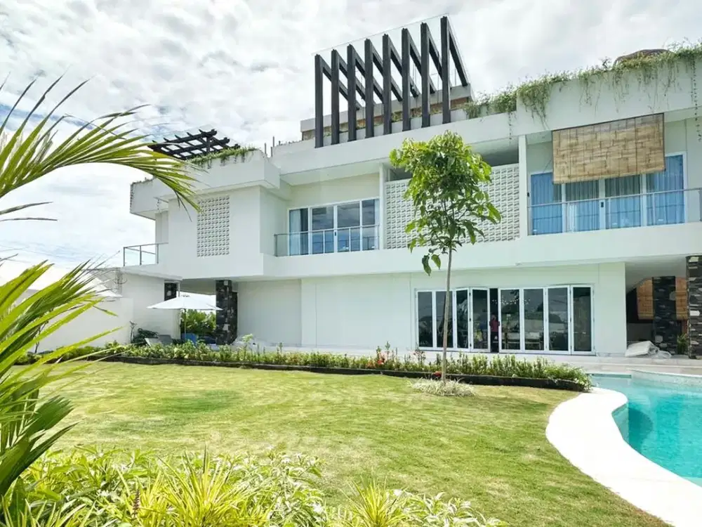 Leasehold - Luxury villa with breathtaking views of majestic mountains