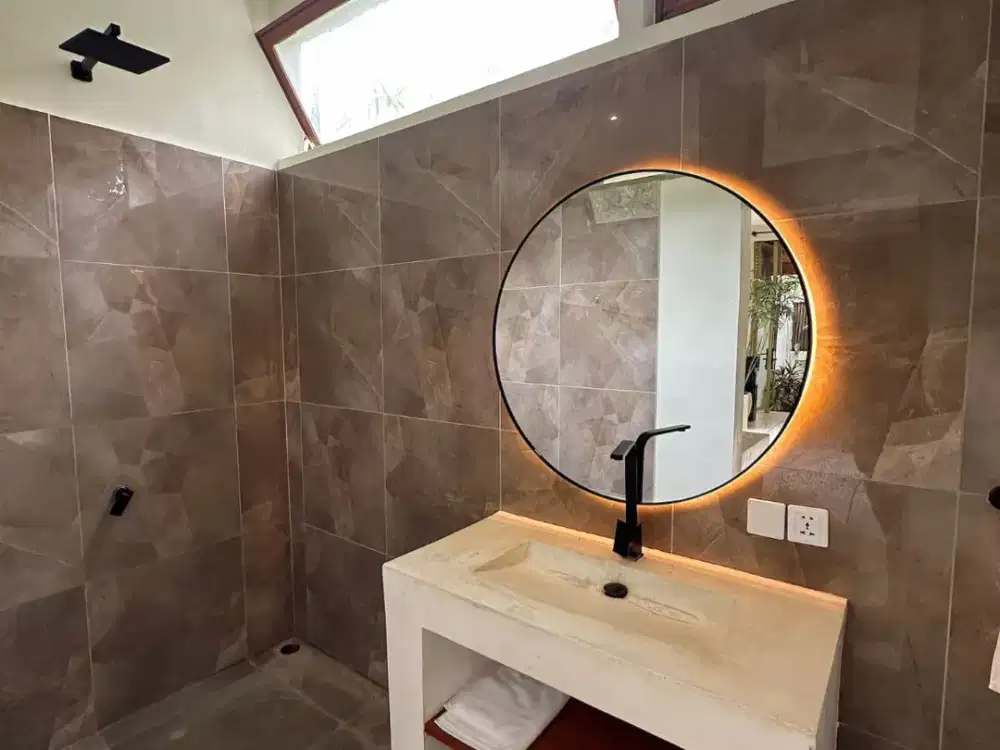 Leasehold - Stylish 8-Unit Villa Complex - Top Investment in Canggu, Bali