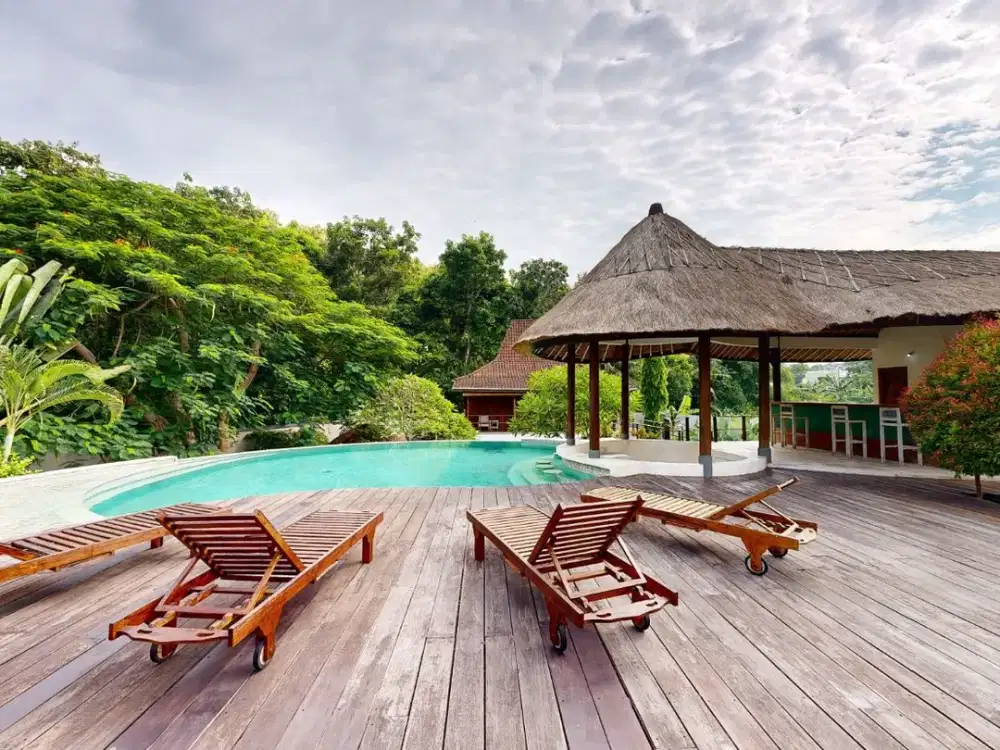 Freehold - Exquisite Oasis Luxurious 6-Bedroom Villa with Pool in Canggu