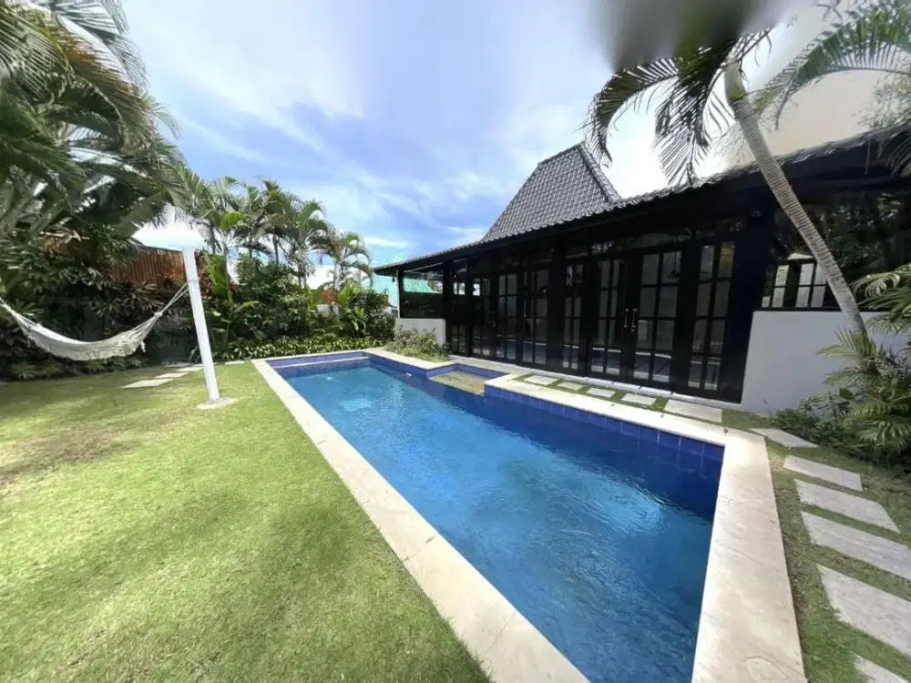Leasehold - Seaside Serenity Discover Exquisite Living in Our Joglo Villa Canggu