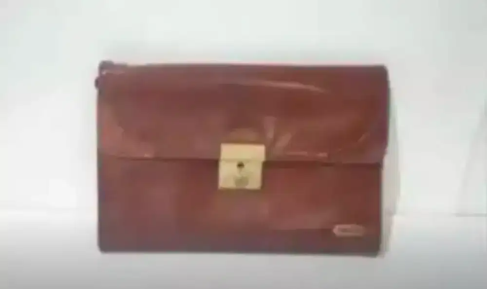 LIBERTY
Omilet
Genuine Leather