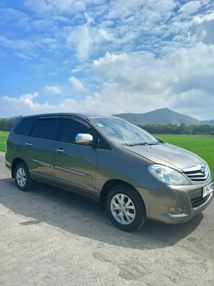 Toyota kijang Innova type G 2.0 manual bensin warna Abu2