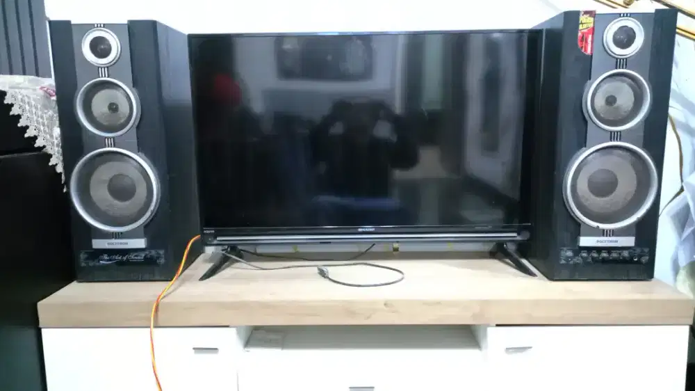 Dijual Salon Bekas Merk Polytron 2 unit