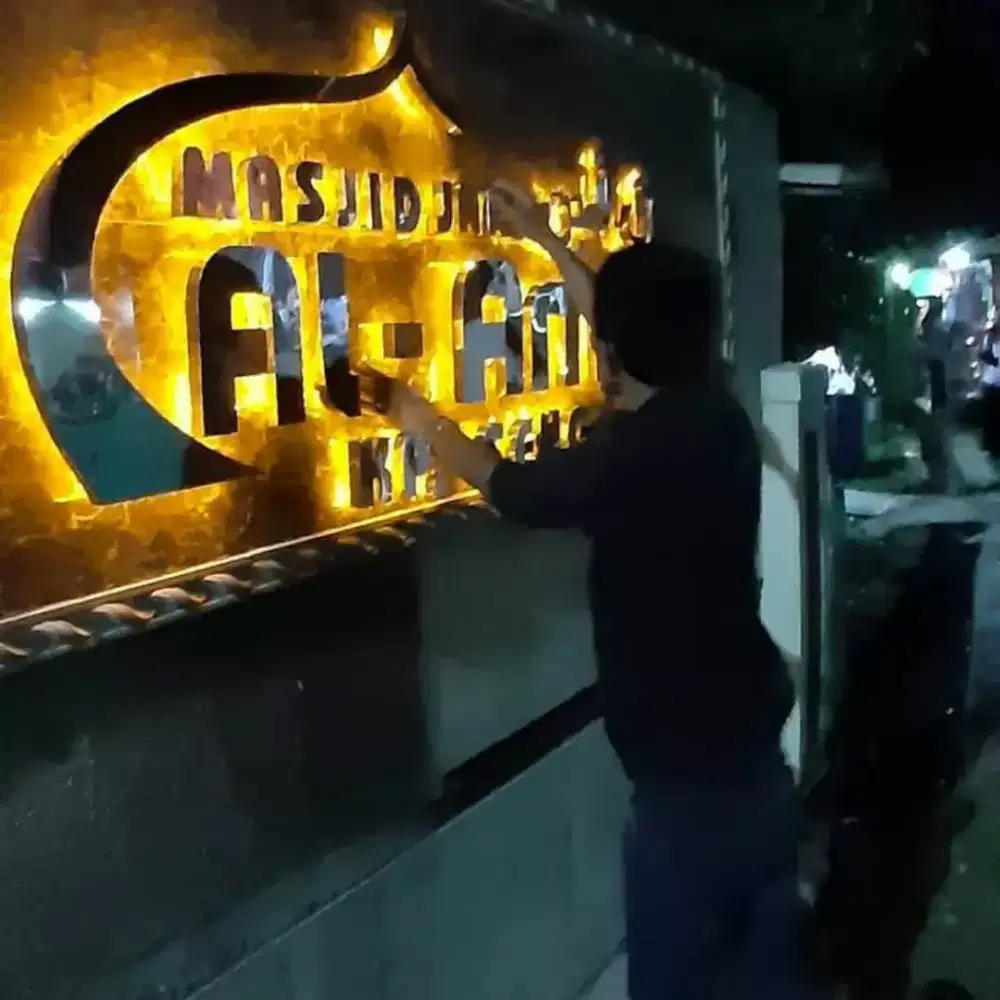 Jasa pembuatan huruf timbul akrilik dan stennlies