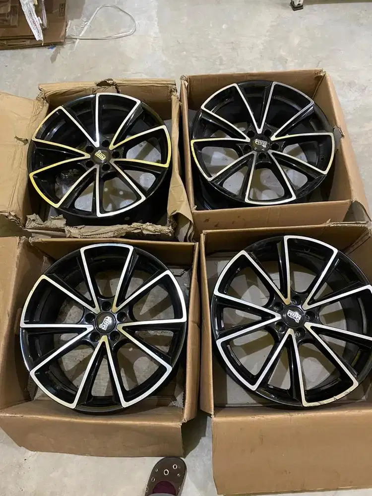 Jual Cepat 1 Set Velg Leichtmetallrader Ori R20 5x112 ex GLC 200