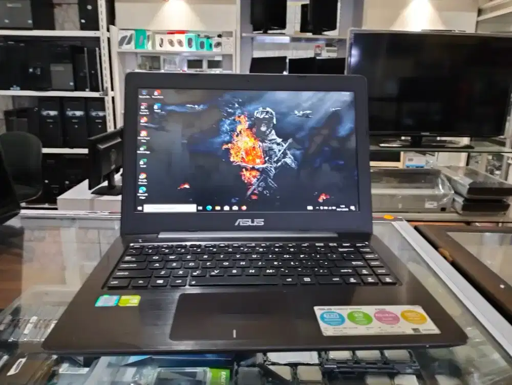 Laptop ASUS A456U 
Intel Core i7 Dual VGA