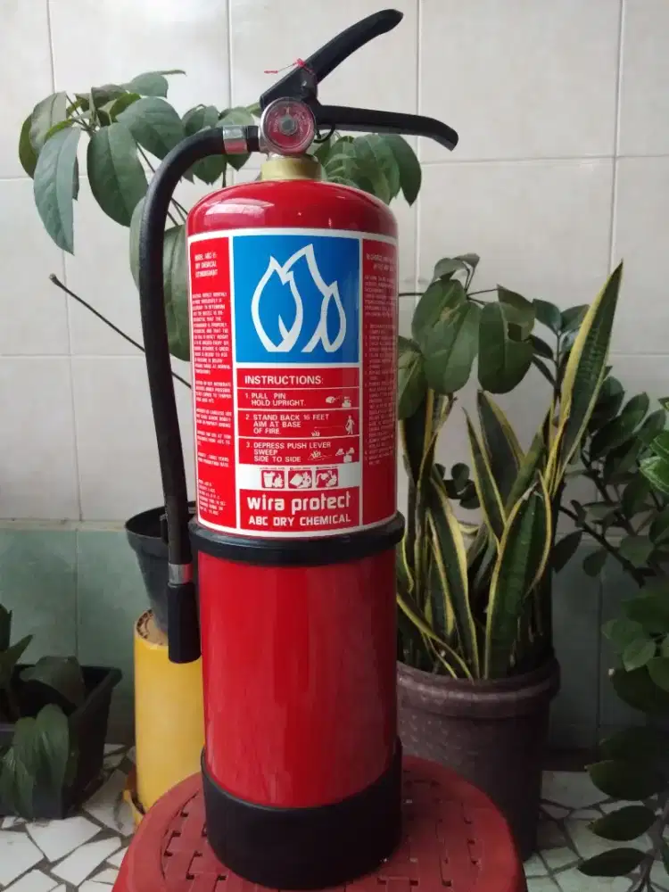 Apar ABC Dry Chemical Powder 5kg dan 6.8kg