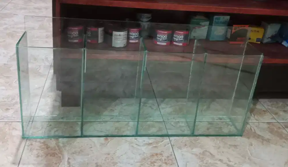 Pajangan buah-buahan dari kaca