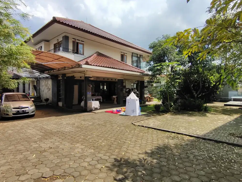 Rumah Lux Luas di Jalan Setra Indah (Full Furnished)