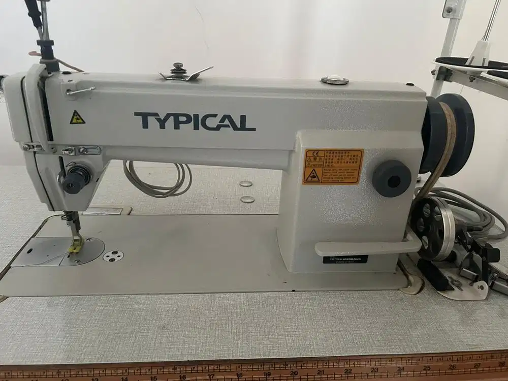 Di jual mesin jahit masih bagus pemakain kurang lebih 2 tahun