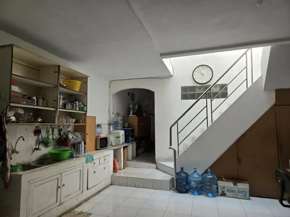 Rumah Gading Griya Lestari, ceiling tinggi, Kelapa Gading, Jakarta Utara.