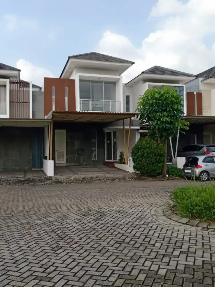 Dijual rumah desain minimalis di Royal Residence