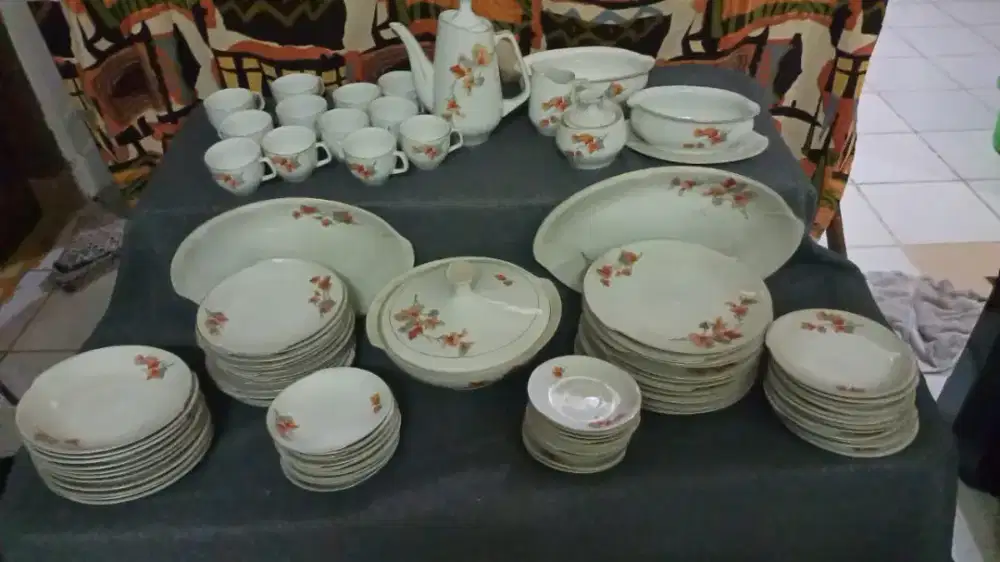 DIJUAL SET CANGKIR ANTIK LENGKAP