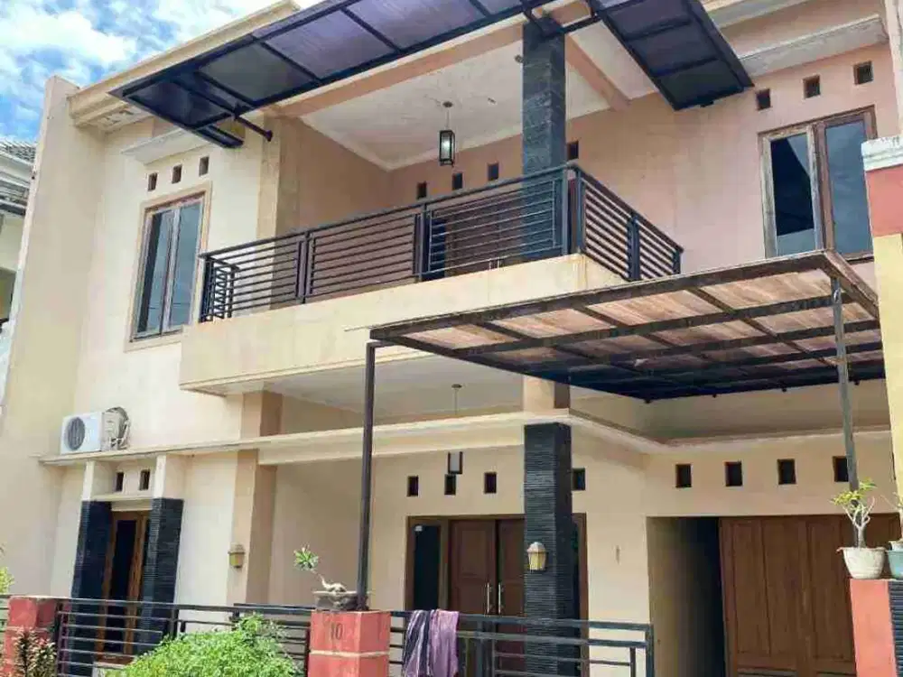 Dijual rumah 2 lantai di sumber solo