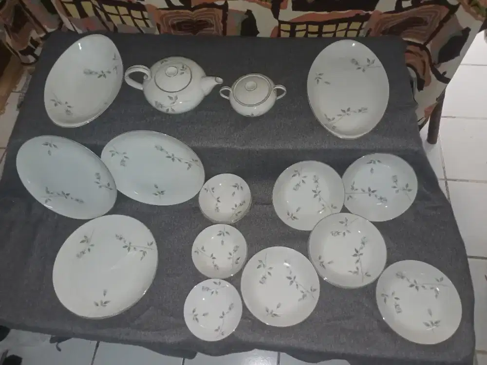 DIJUAL SATU SET CANGKIR ANTIK LENGKAP