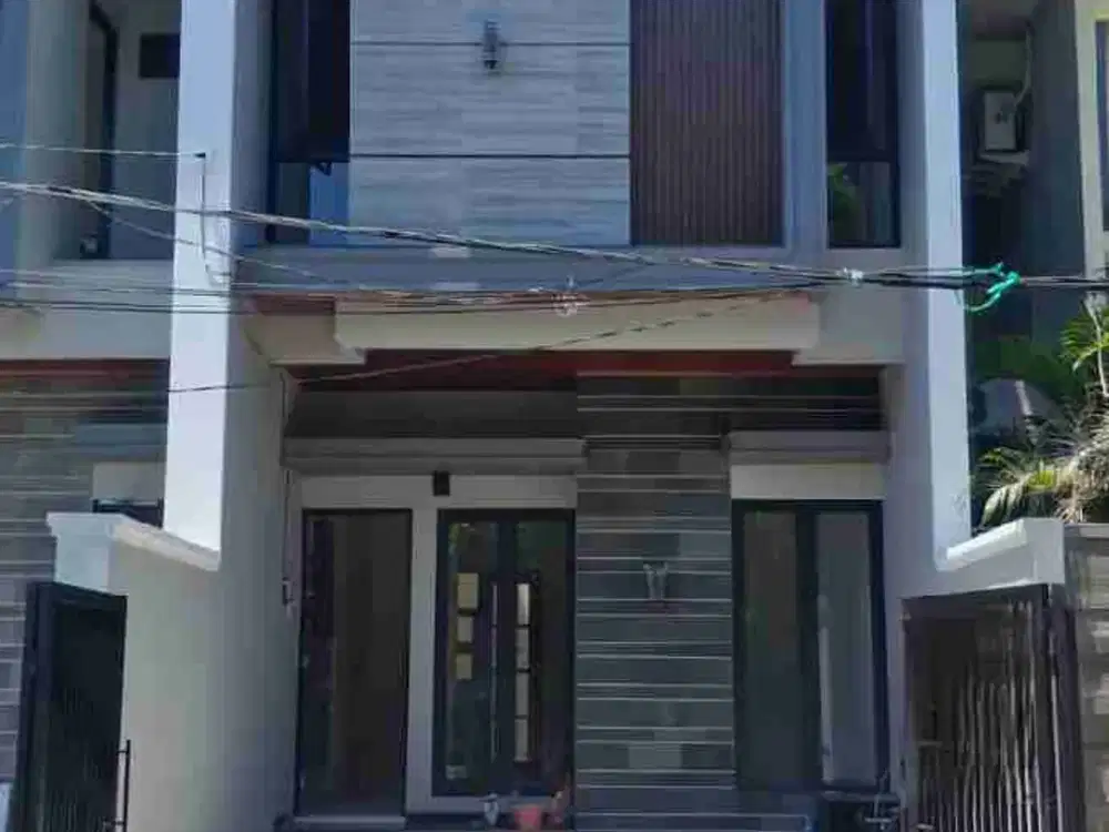 dijual rumah baru gress di jalan utama Manyar jaya