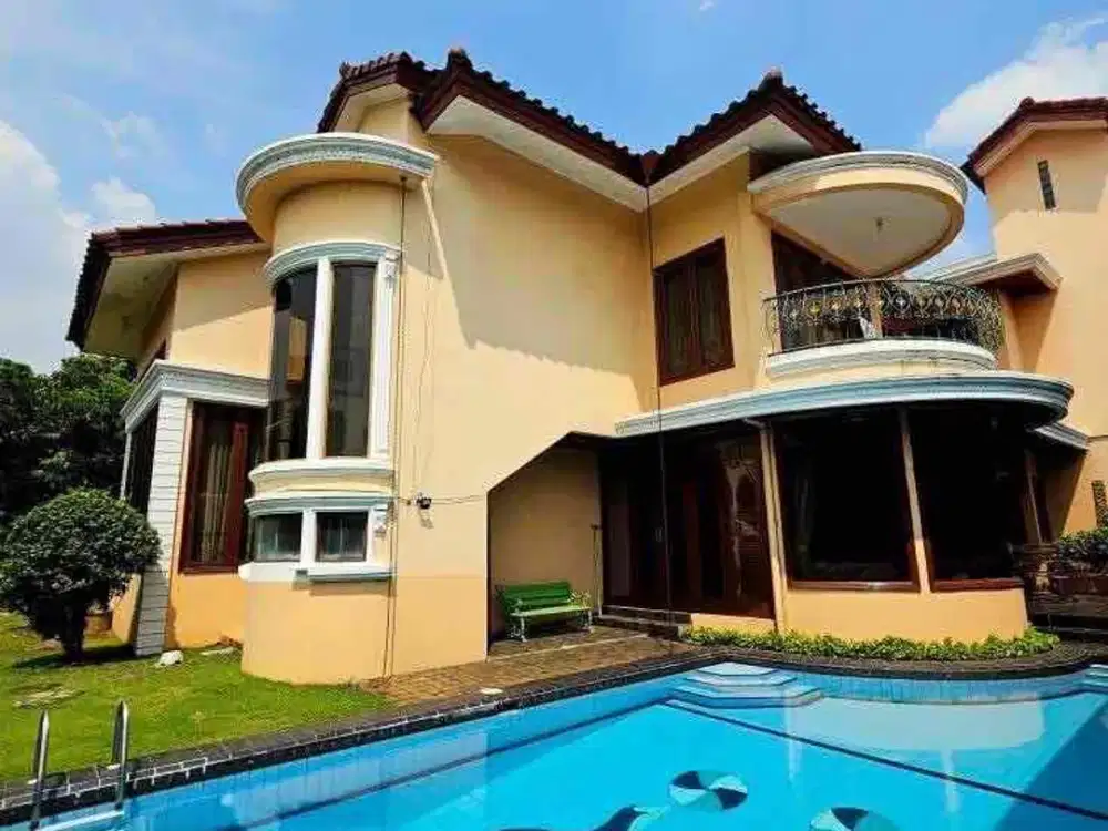 Rumah besar ada Kolam renang Tanah besar halaman luas villa cinere mas