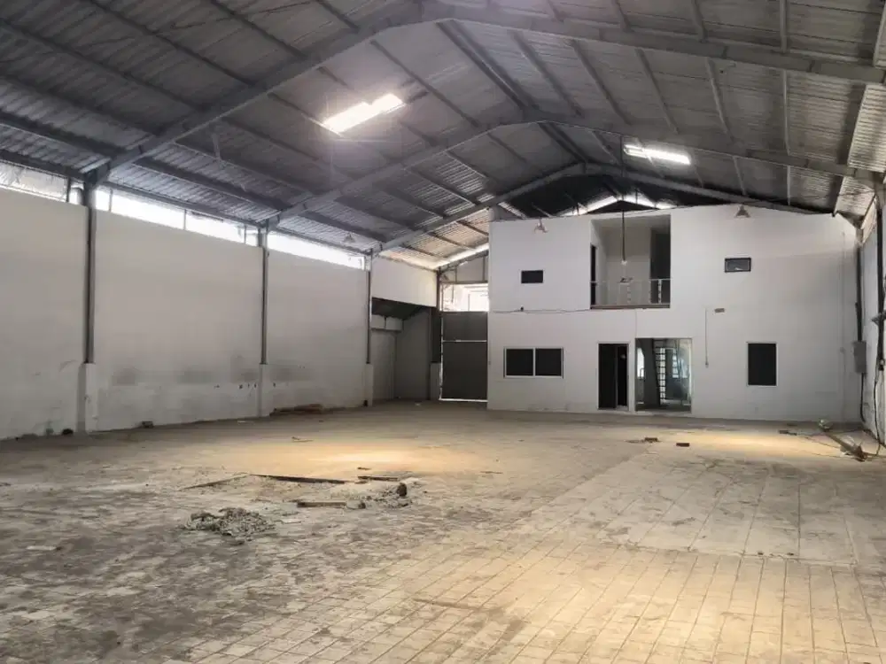 Disewakan Gudang LT.1100M2 Kavling DPR Cipondoh