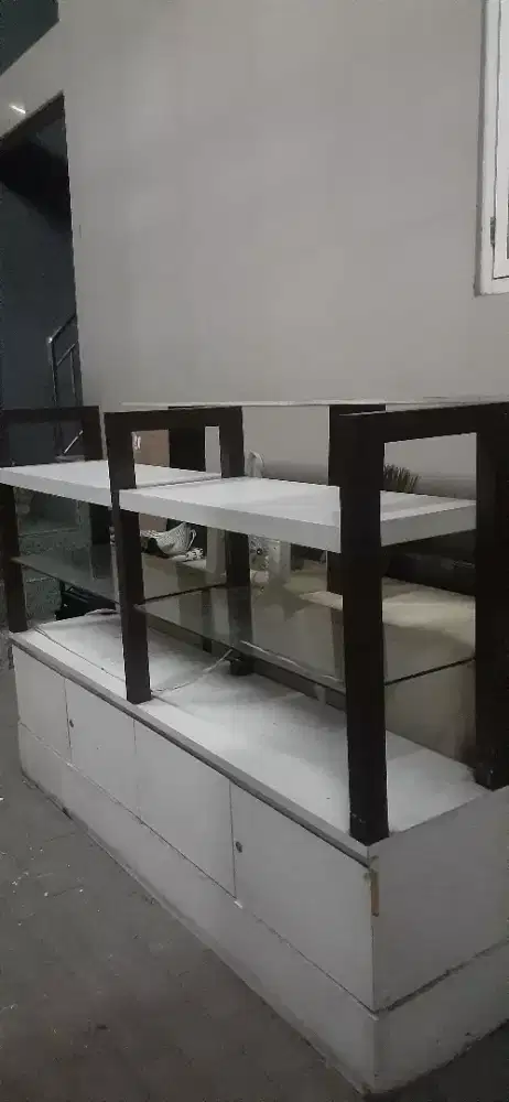 Rak display roti dan kue