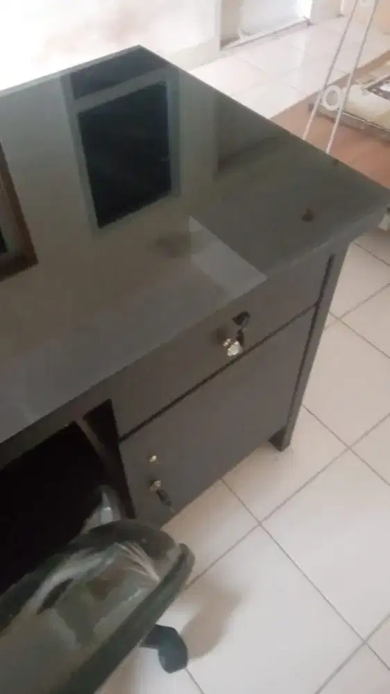 Dijual Meja dan Kursi Kantor