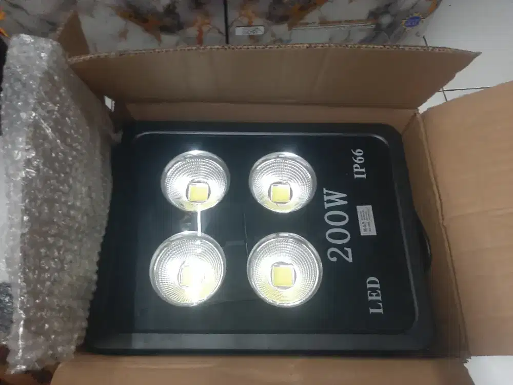 Lampu Sorot (200W)