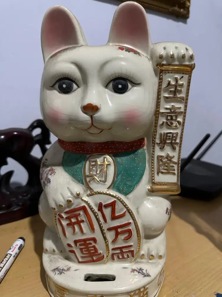 Kucing keramik Hiasan