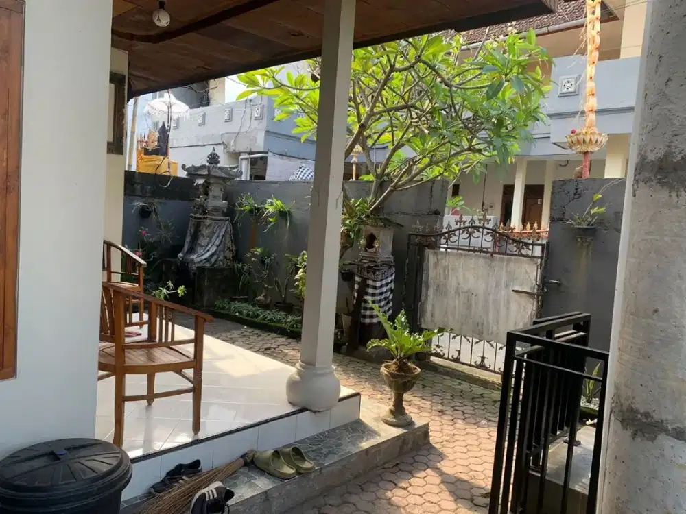 Di jual rumah 1 lantai Masih tearwat bai & siap huni Lokasi jl gatsu tengah VI Denpasar utara bali