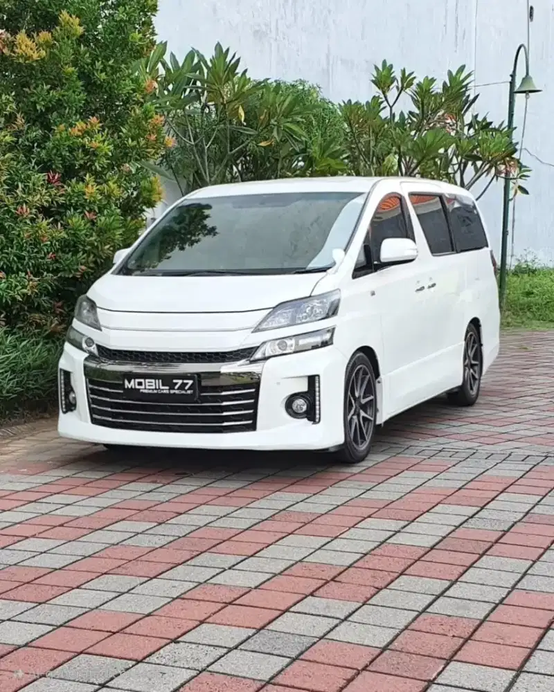 TOYORA VELLFIRE GS PREMSOUND 2013 PUTIH