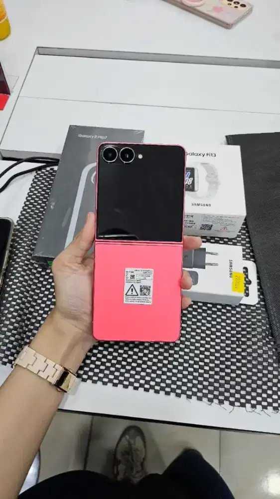 Ready Z Flip 7 Cicilan0% Syarat KTP datang Ketoko lngsng acc