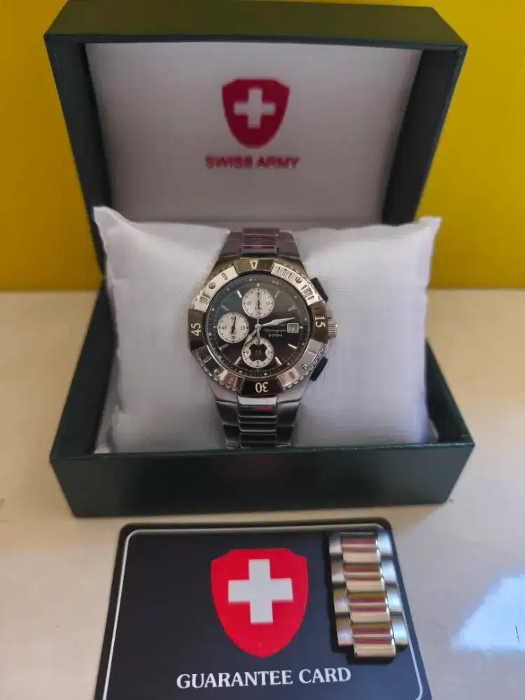 Jam tangan swiss army chronograph pria