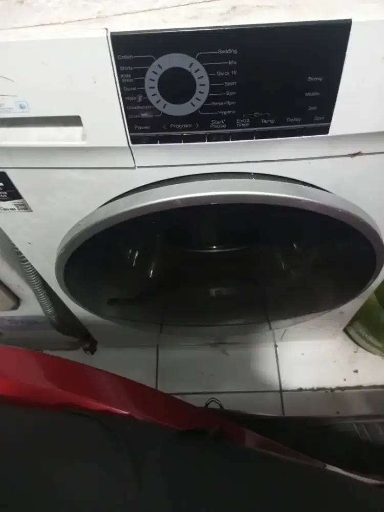 Mesin cuci AQUA front loading