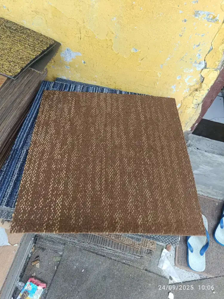 Karpet tile berbagaii ukuran bekas Berkualitas