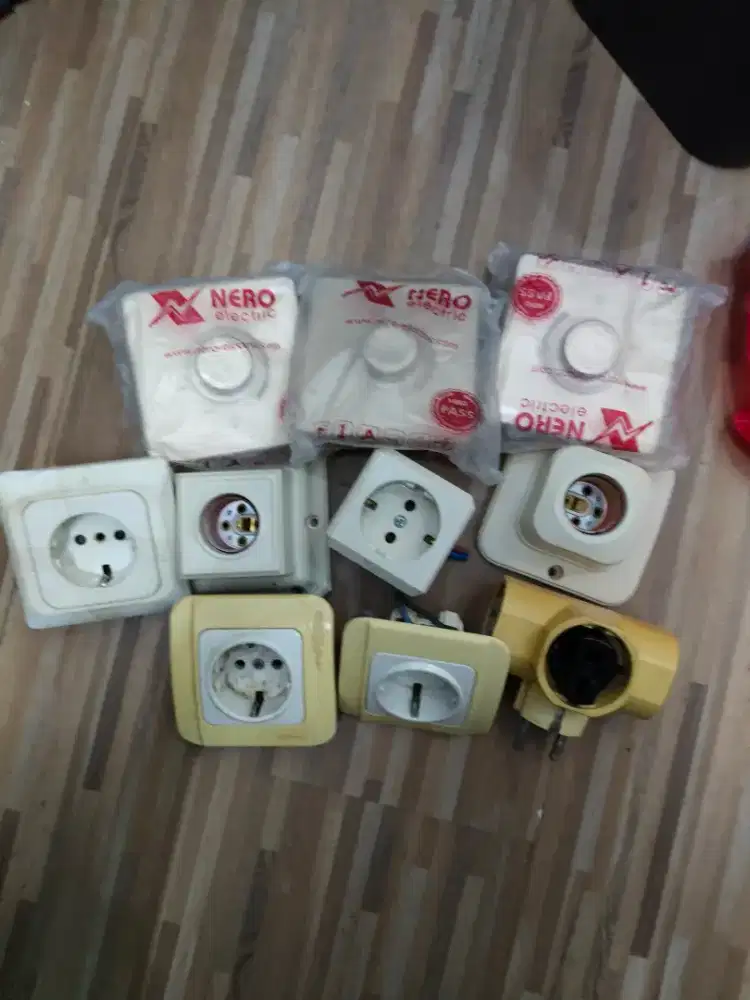 Dimmer lampu steker, stop kontak, barang sesuai di foto masih bagus