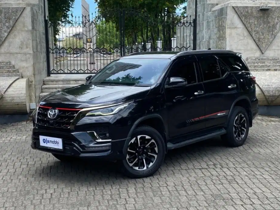 Pajak Panjang Toyota Fortuner 2.4 4x2 VRZ TRD Solar-AT 2021 Hitam WXG