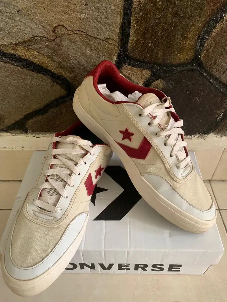 Sepatu Converse White size 43