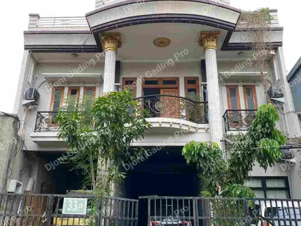 Rumah Bagus 3 lantai hadap danau, di dekat stasiun Buaran, Cakung