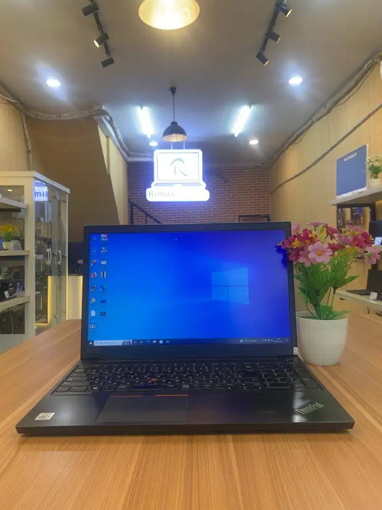 LENOVO THINKPAD I5 RAM 8GB / 256GB INTEL UHD GRAPHIC BEKAS SECOND