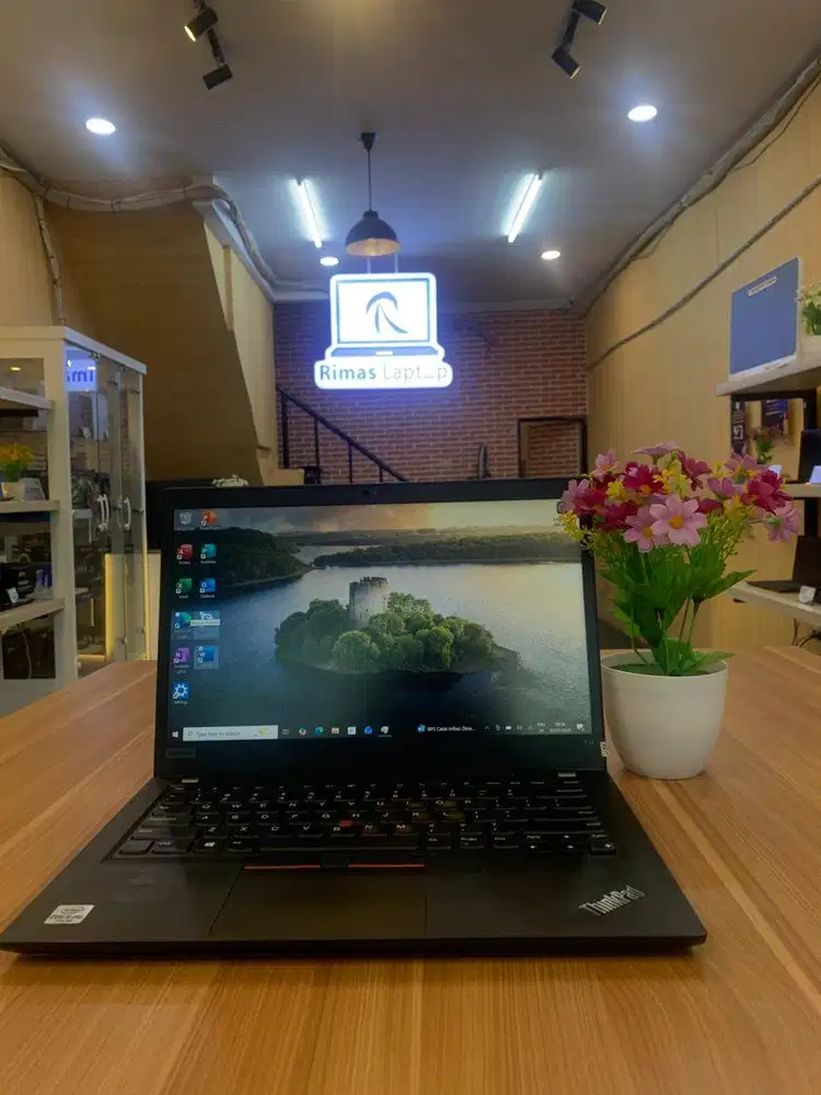 LAPTOP LENOVO THINKPAD I5 16/256 INTEL UHD GRAPHIC BEKAS SECOND MURAH