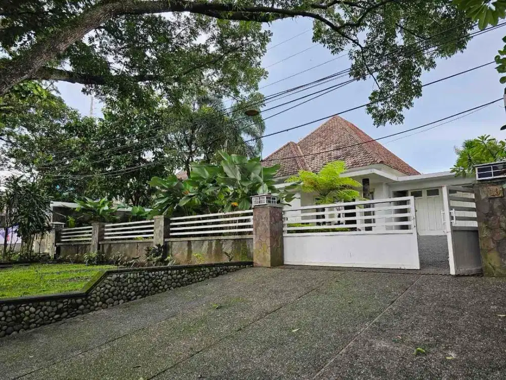 rumah kolonial mewah strategis terawat jalan gunung ijen malang