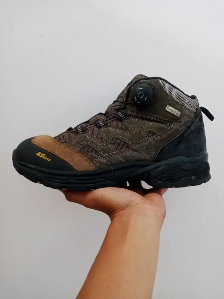 Sepatu Gunung The Red Face bukan The North Face