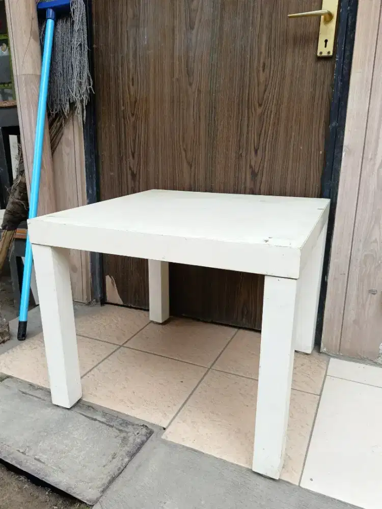 Jual Obral Murah Meja Kecil Bekas Kafe ada 6 biji