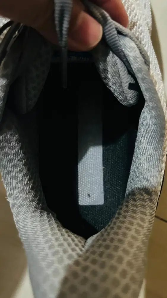 Sepatu Lari Hoka Clifton 9 Abu Putih