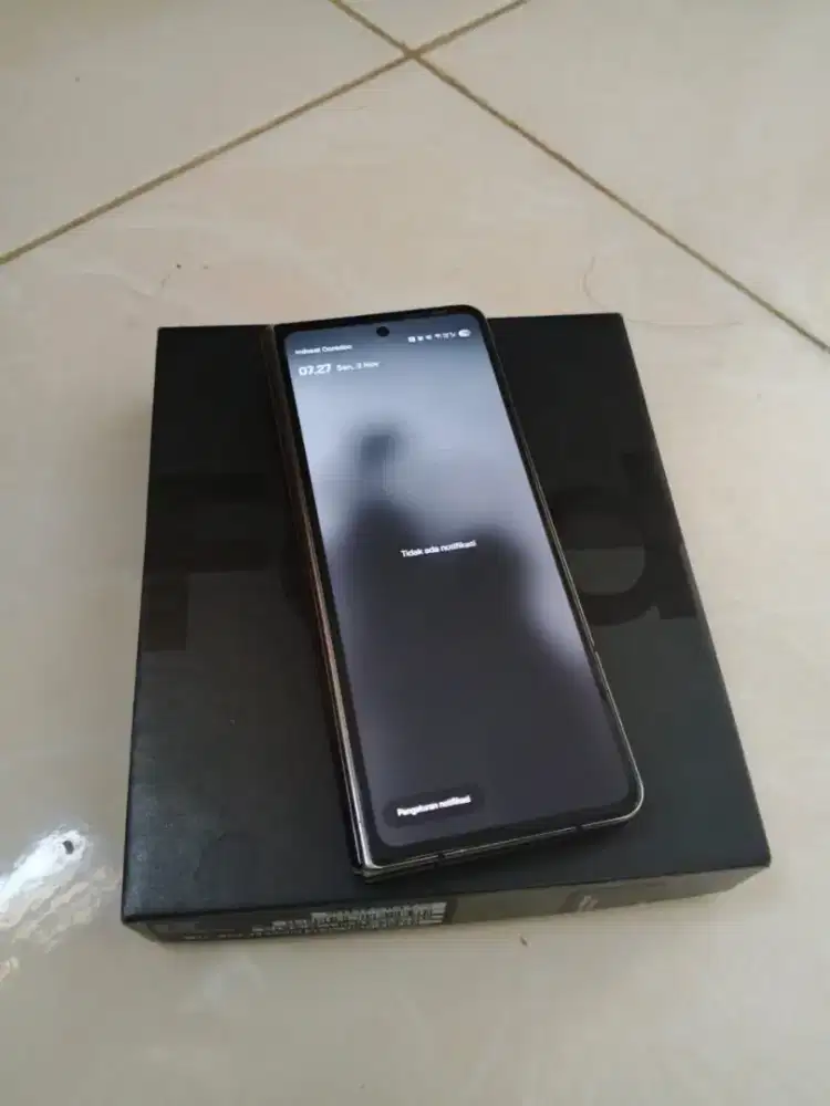 Samsung z fold 4 tt di atasnya