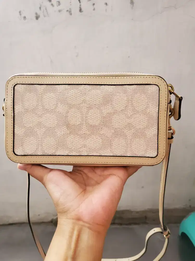 Coach sling bag (tas selempang merk Coach)