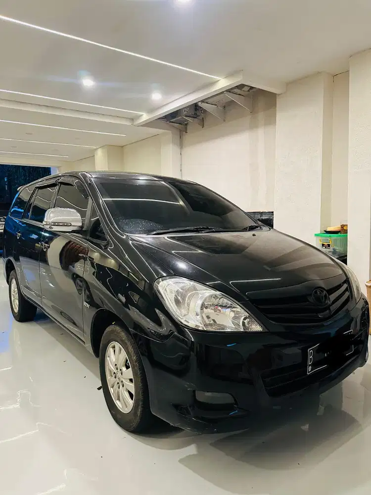 Toyota Kijang Innova 2011 Bensin