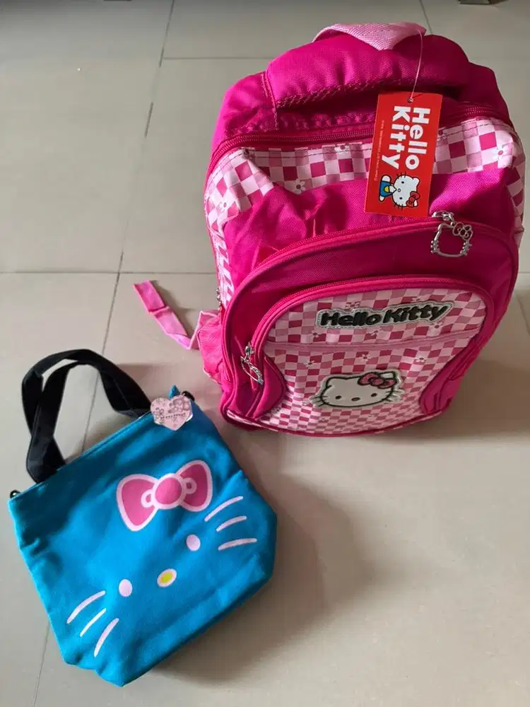 Tas sekolah dan selempang hello kitty