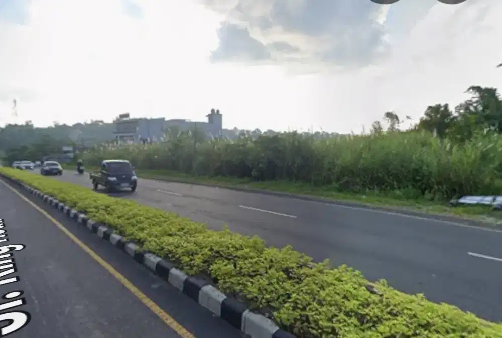 Tanah depan jalan Ring Road 1